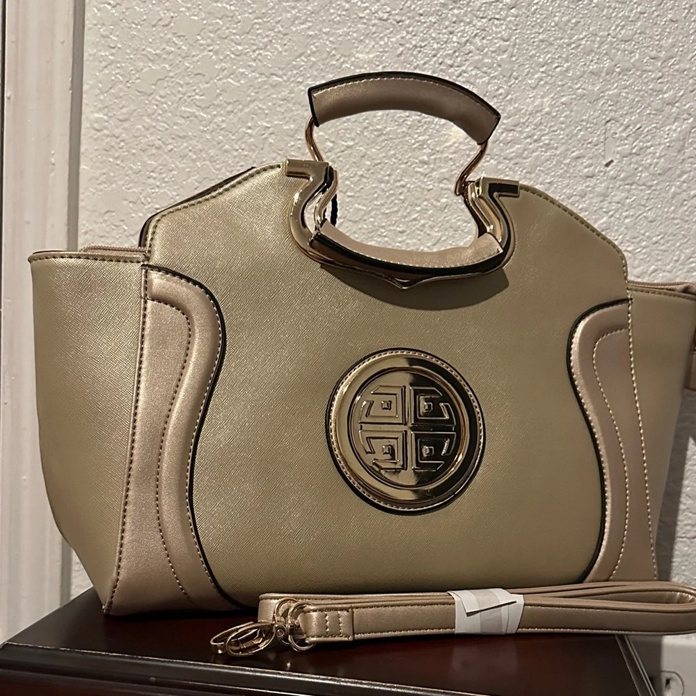 Women's Metallic Gold Tote Bag new with tags,free giveaway - Picture 2 of 6